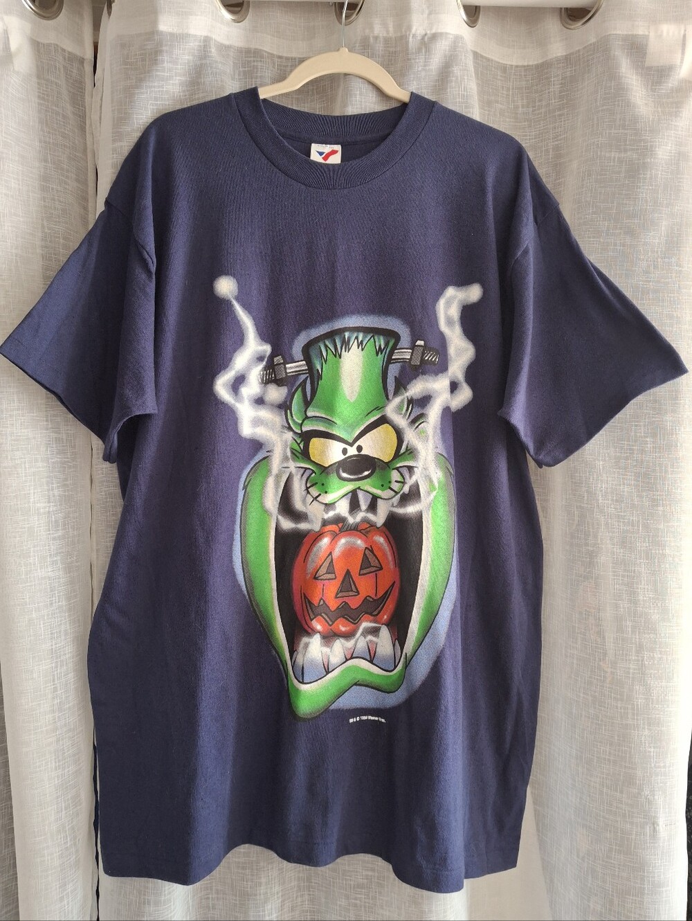 Y2k Vintage 1994 Warner Bros Looney Tunes Halloween t-shirt Ft Taz